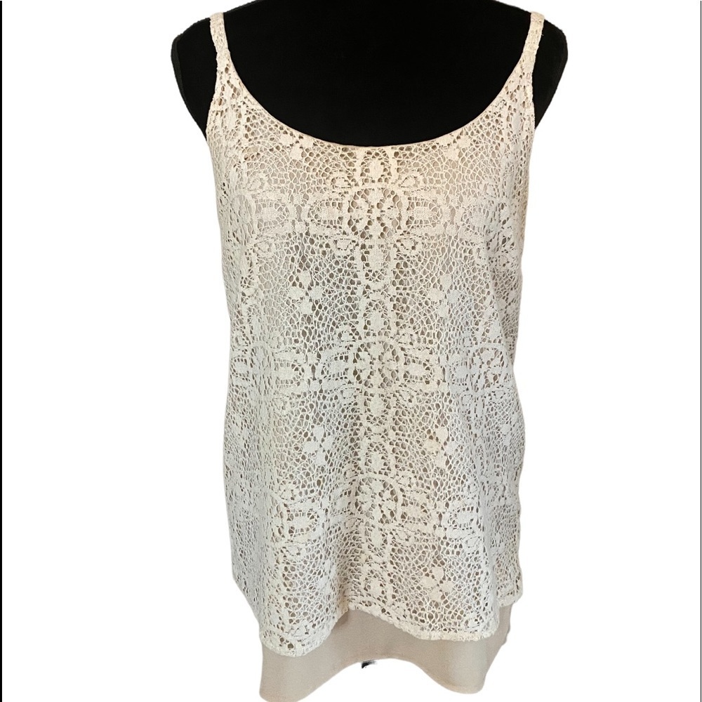 CLEAR OUT SALE $10. Cabi It Girl crochet lace overlay cami style # 798 Sz S